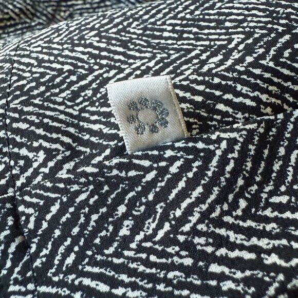 Chico's Zenergy Athletic Golf Outdoor Equestrian Preppy Tennis Workout Vest 1/M - Picture 5 of 5